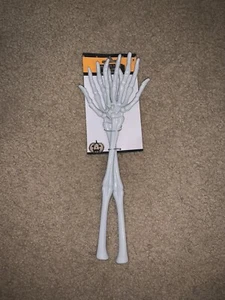 halloween skeleton hands - Picture 1 of 3