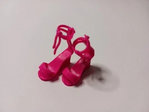 Fashion Fever Barbie Puppenschuhe rosa Keilabsatz Sandalen (lesen) - Bild 1 von 4