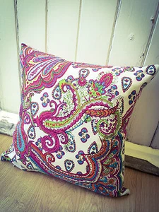 32. Paisley 100% Cotton Cushion Cover. - Picture 1 of 3