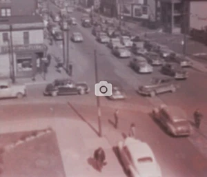 Ver tráfico desde fuera de una ventana escena callejera de los años 50 **Negativo de película original** - Imagen 1 de 2