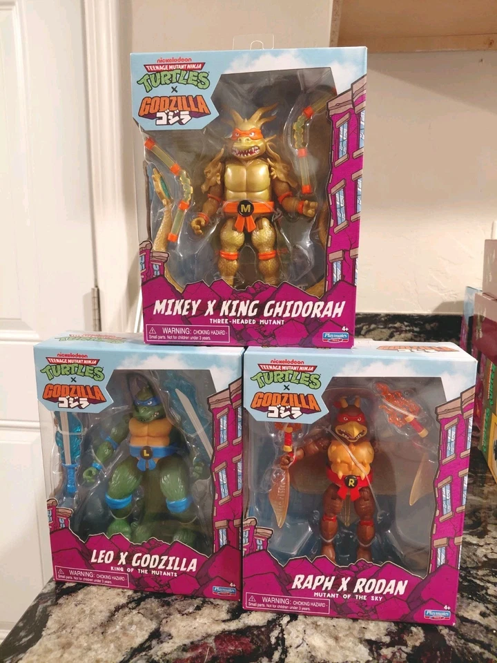 Playmates Tortugas Ninja TMNT X Godzilla Leo Mikey Raph EN MANO  Foto 1 de 2
