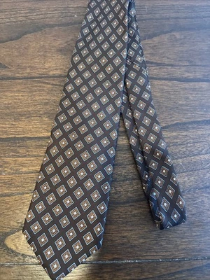 Pastel Pierre Cardin Macy’s California Todo Seda Marrón Patrón Geométrico Foto 1 de 2