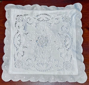 Aufwendig bestickter dekorativer weißer Baumwollkissenbezug, Rosen-Design 13x13" - Bild 1 von 5