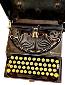 Old Remington Portable Typewriter W/Case SIZE 12.5''LONG X 12''WIDE X 4''H - Picture 1 of 12