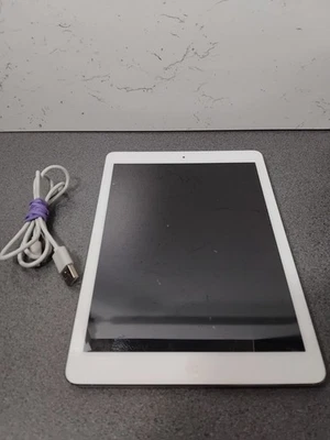Apple iPad Air 1st Generation - Image 1 of 3