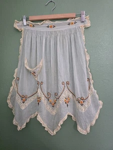 Medio Delantal Pinable Hecho a Mano con Bordado Floral y Bolsillo Años 40 Años 50 MCM De Colección - Imagen 1 de 10