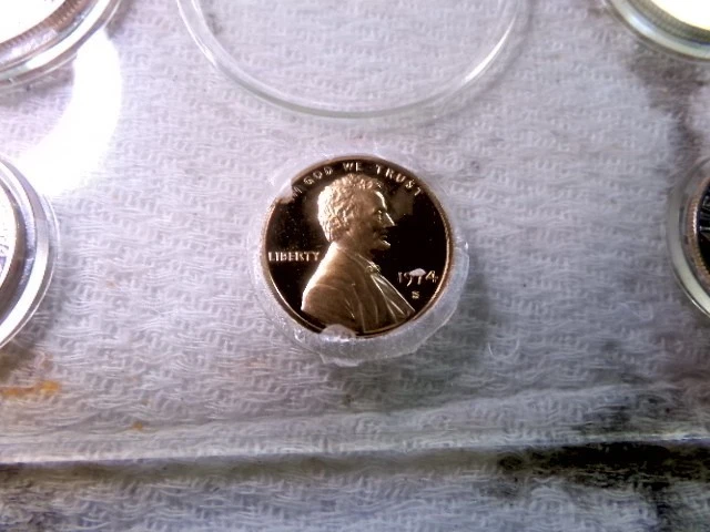 1974 S Proof Lincoln Cent With Free Shipping from Proof Set - Image 1 of 1