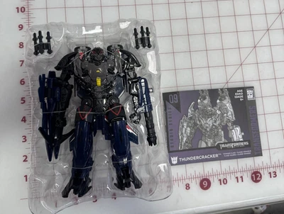 Transformers Dark of The Moon Studio 09 Voyager Jet Thundercracker in Plastic - Image 1 of 4