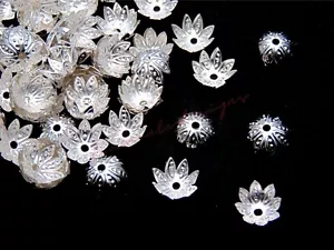 Tapas de cuentas estilo pétalos de flores chapadas en plata de 10 mm hallazgos de joyería artesanía Reino Unido - Imagen 1 de 1