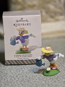 Hallmark Ornament "Un drink da margherita" 10° della serie A anno della magia Disney nuovo con scatola - Foto 1 di 13