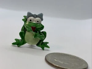 "JJ" Jonette Jewelry Silver Pewter 'Girl FROG with Bow And Heart Lips ' Pin - Picture 1 of 3