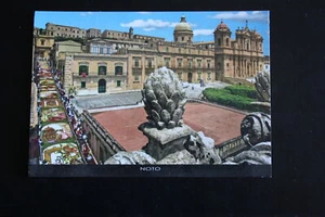CARTOLINA NOTO NOTO. INFIORATA E CATTEDRALE ANNI 2000 - NON VIAGGIATA - Foto 1 di 2
