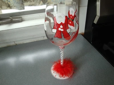FESTIVE LOLITA HOT MAMA CLAUS 15 OZ HAND PAINTED HOLIDAY CHRISTMAS WINE GLASS - Image 1 of 4