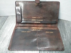 Vintage Portafoglio Organizer Porta Passaporto-Biglietti-Carte PELLE DI VITELLO MARRONE - INGHILTERRA - Foto 1 di 7