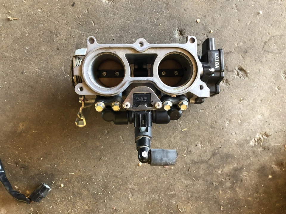 Trilho de combustível corpo acelerador fabricante de equipamento original Honda CBR500R CBR 500 CBR500 13 14 15 2013 2014 2015 - Imagem 1 de 3