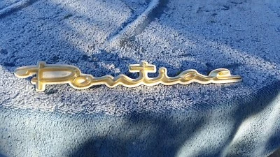 Pontiac Stratocheif 1959 Starcheif Laurentian Catalina parrilla emblema escritura fabricante de equipos originales Foto 1 de 4