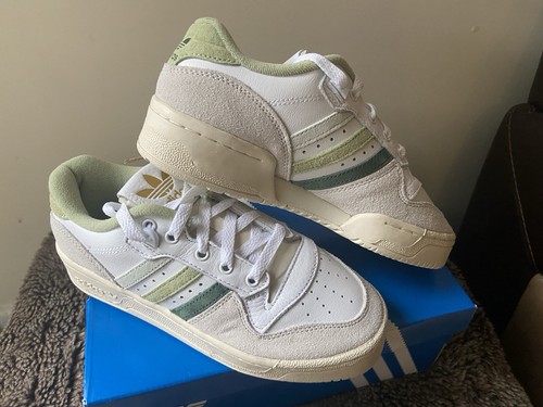 Adidas Rivalry Low UK taglia 7 GX7081 bianche verdi prezzo consigliato £ 85