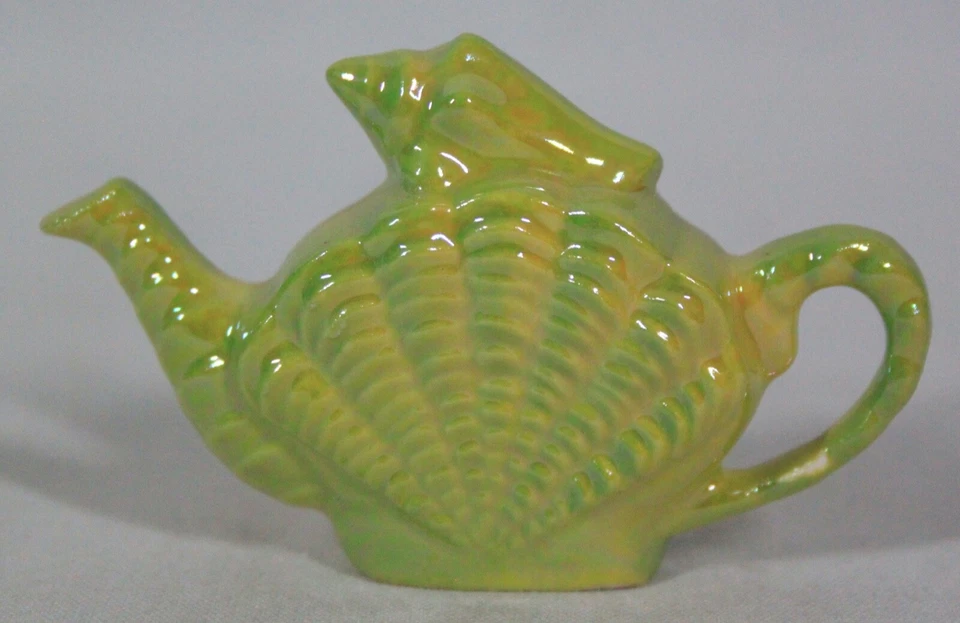 EXTREMELY RARE! VINTAGE TINY CARDEW MINI / MINIATURE SHELL TEAPOT 1.75" TALL NEW - Image 1 of 4