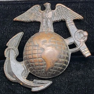 WWI USMC Marine Enlisted EGA Eagle Globe Anchor Hat Badge Blackened Brass - Picture 1 of 5