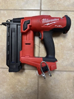 Milwaukee M18 FUEL™ 18 Gauge Brad Nailer (2746-20) TOOL ONLY - Image 1 of 4