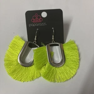Paparazzi Earrings  - Picture 1 of 1