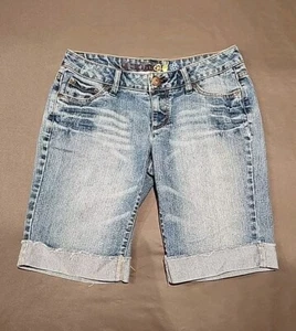 Mudd Denim Shorts Juniors Size 7 Embroidered Pockets - Picture 1 of 8