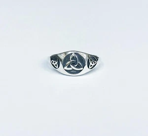 NEW STERLING SILVER 925 CELTIC KNOT  PINKY RING LIGHT WEIGHT RING LOVE FRIENDS - Picture 1 of 4