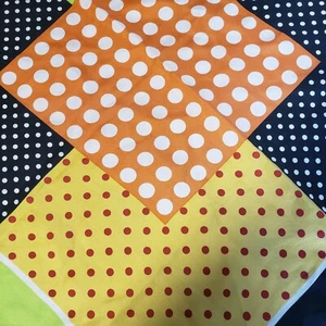 Sciarpa quadrata 100% seta Jones New York a pois giallo rosso verde nero - Foto 1 di 10