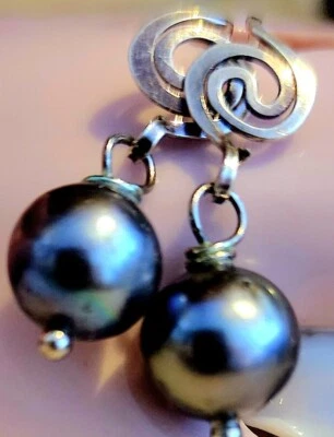 Hermosos aretes de plata de ley 925 con perlas azules/grises de alto brillo  Foto 1 de 4
