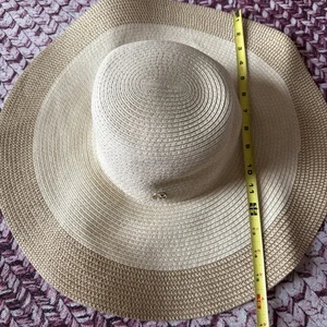 Cappello #A74 Adrienne Vittadini vacanza viaggio spiaggia - Foto 1 di 10