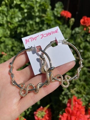 Pendientes de aro Betsey Johnson tono dorado texturizados deslizantes de jardín serpiente nuevos con etiquetas Foto 1 de 4