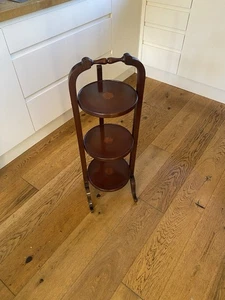 Antiker klappbarer 3-stufiger Kuchenständer aus Holz Afternoon Tea Display Pflanzenständer. - Bild 1 von 21