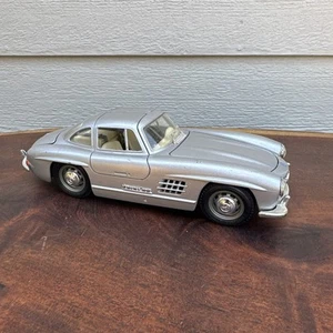 Vintage Burago 1954 Mercedes Benz 300 SL silber Made in Italy Maßstab 1:24 Diecast Auto - Bild 1 von 18