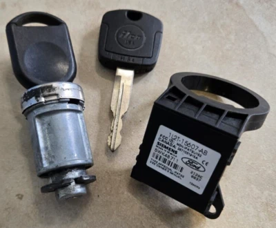 1L2T-15607-AB  Ford Ignition Cylinder 2 Keys + Anti Theft Pats transceiver - Image 1 of 4