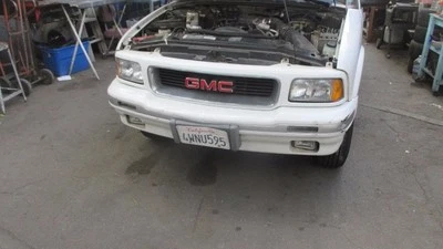 95 96 97 S15 JIMMY FRONT BUMPER ASSY GMC WHITE  - Image 1 of 4