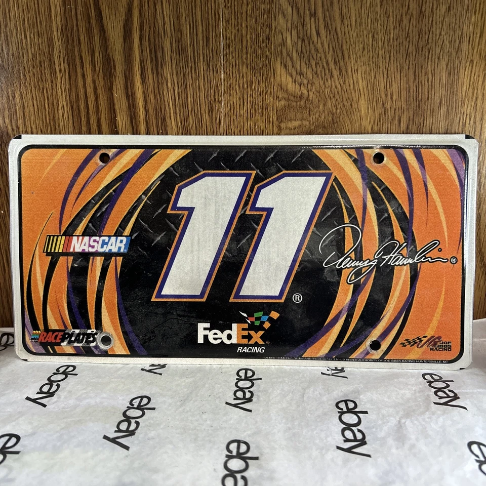 Placa de licencia de hojalata NASCAR #11 Denny Hamlin 12" x 6" Fed Ex Racing Foto 1 de 4