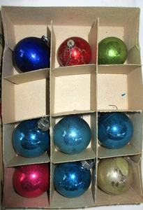 9 Vintage SHINY BRIGHT Glass Christmas Tree round Ornaments in Original Box - Picture 1 of 3