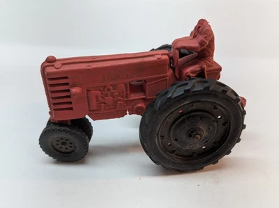 Antiguo tractor de granja rojo de goma castaño rojizo rojo de los años 50-60 rojo y negro Foto 1 de 4