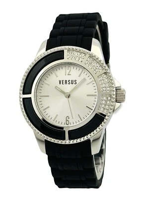 Reloj unisex Versus by Versace 3C64300000 Tokyo cristal esfera plateada goma negra Foto 1 de 4