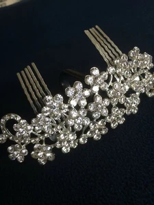 Kopfbedeckung mit Schmucksteinen/Diamant passend für Bräute oder Party Time. - Bild 1 von 3