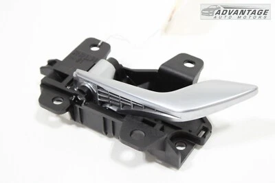 HYUNDAI ELANTRA 2021-2023 MANIJA PANEL PUERTA INTERIOR TRASERO IZQUIERDO OEM Foto 1 de 4