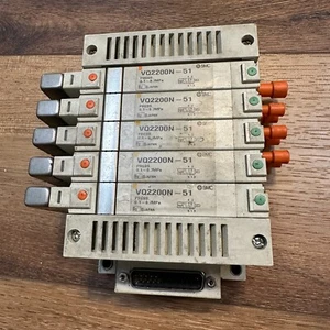 SMC 5 Station Manifold w/ 5 VQ2200N-51 Solenoid Valves - Picture 1 of 9