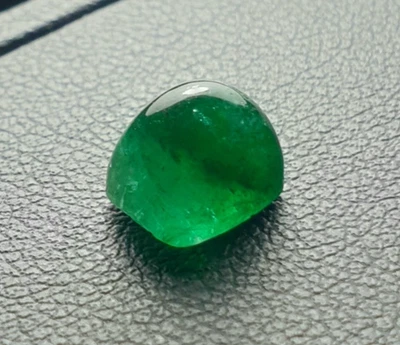 Quality 2.91 Crts Natural Swat Emerald (bi-color) cabochon From Pakistan - Image 1 of 4