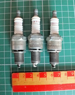 VINTAGE CHAMPION N9Y SPARK PLUGS X 3 - Image 1 of 3