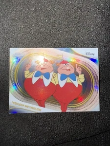 2025 Topps Chrome Disney Tweedledum & Tweedledee Refractor #179 Alice Wonderland - Bild 1 von 2