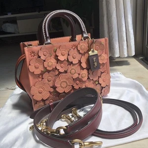 Coach Rogue 25 Tea Rose In Coral Colorblock - Picture 1 of 10