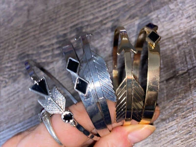 Lote brazalete flecha tono plata oro Claire’s Foto 1 de 3
