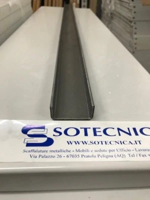 profilo ad "U" 20/47/20 in acciaio  sp 3mm L 1000 - Immagine 1 di 2