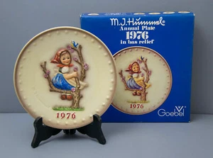 M. J. Hummel Annual Plate Goebel 1976  In Box "Apple Tree Girl" - Picture 1 of 3