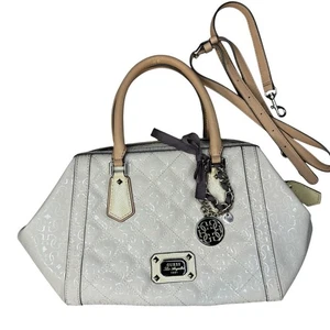 GUESS Umhängetasche weiß und hellbraun - Bild 1 von 7